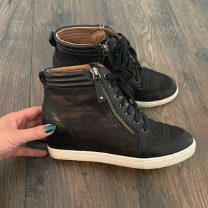 Linea Paolo Women Lace Up Zipper Wedge Sneakers Black & Green